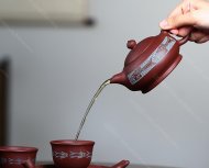 爆竹聲中一歲除，春風送暖入屠蘇 【