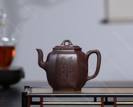 泉眼無聲惜細流，樹蔭照水愛晴柔。