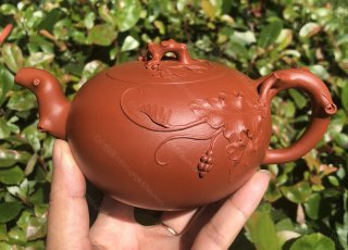 樹樁葡萄壺；朱泥380CC