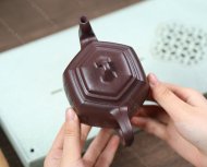 泉眼無聲惜細流，樹蔭照水愛晴柔。